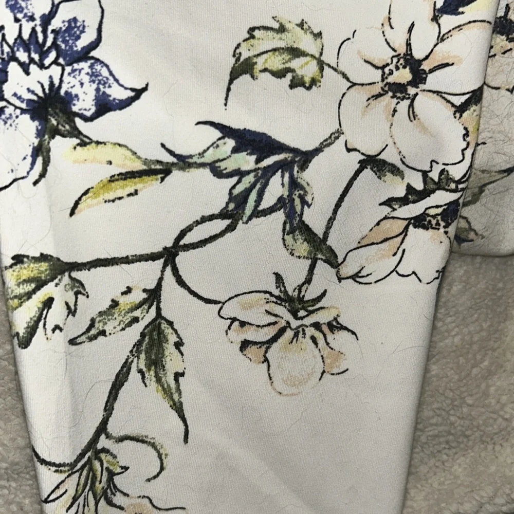 Victoria's Secret Hi waist Knockout Floral Leggings Size M - Picture 10 of 10